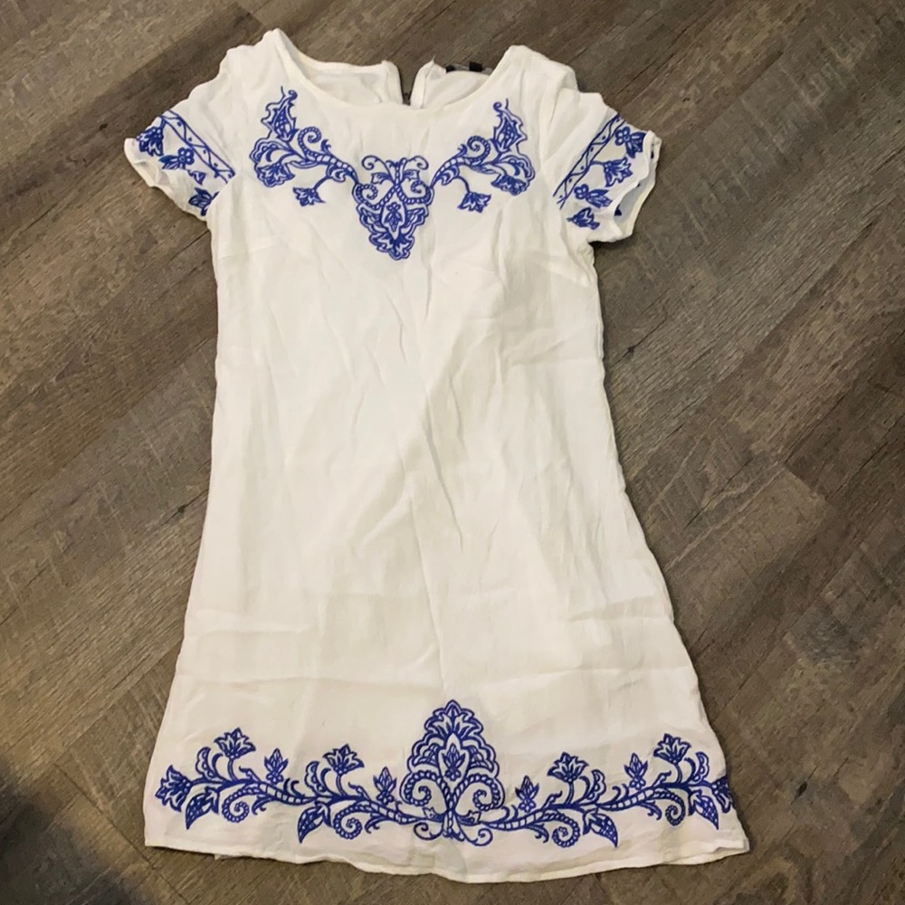 Shift dress with blue lace